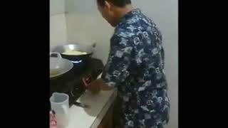 Download lagu Lucu Banget Suami Masak Sendiri Ditinggal Bininya Pergi mp3 Download lagu Lucu Banget Suami Masak Sendiri Ditinggal Bininya Pergi mp3