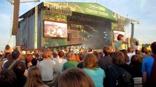 Howlin Pelle: "everybody sit down!" love this :)