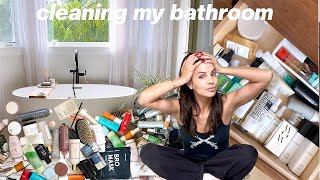DEEP CLEANING & ORGANIZING MY MESSY BATHROOM (it was a wreck)