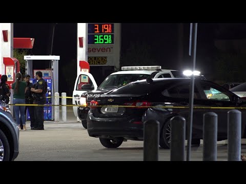 Houston police give update after 4 people shot outside convenience store