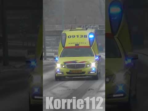#E-Klasse #Ambulance 09-138 Utrecht met spoed door de sneeuw #throwbackthursday #rettungswagen