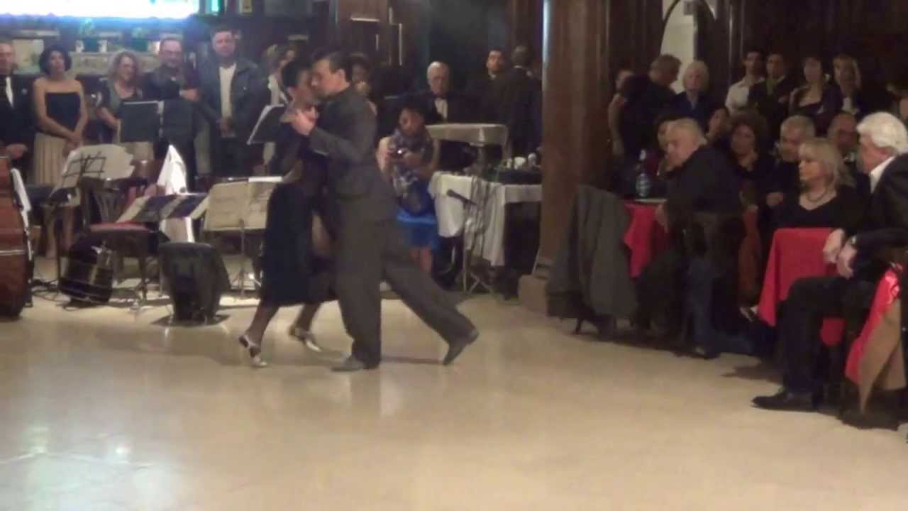 Gioia Abballe y Simone Facchini Tango "Cascabelito" "Milonga del 40" (Sábado 24-08-13) 1/9