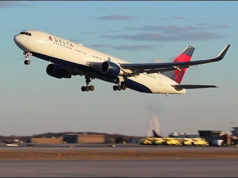 Delta 767 take off, DTW