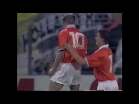 Dennis Bergkamp 🇳🇱 (1990-2000): goals and skills