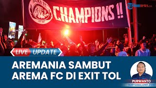 Flare Aremania Menyala Sambut Tim Arema FC di Exit Tol Madyopuro usai Raih Juara Piala Presiden 2024