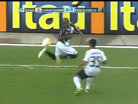 Cicinho dá Lindo chapéu em Zizao (Corinthians 0 x 1 Ponte Preta) 23/01/2013