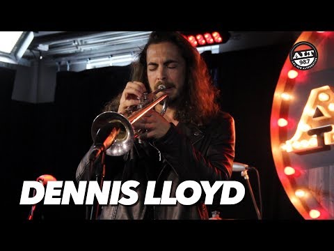 Dennis Lloyd Performs 'Analyzing' & 'Nevermind' Live
