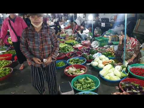 Chbar Ampov market​ vegetable and fish ​​at night