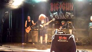 preview picture of video 'Paddock Club -BIG GUN cover`s ACDC'