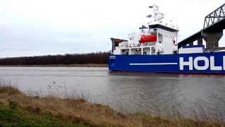 preview picture of video 'Shipspotting  Holmen Carrier Shipper - Nord-Ostsee Kanal in Brunsbüttel 11.02.2014'