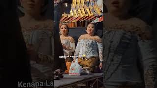 Download lagu Kejadian sinden kaget waktu di atas panggung,ada apa ya kira kira??😂#shorts mp3 Download lagu Kejadian sinden kaget waktu di atas panggung,ada apa ya kira kira??😂#shorts mp3
