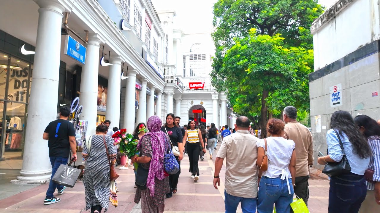Immersive street-level walking tour through Delhi (Daily Life 21), India, showcasing authentic urban landscapes, local architecture, and the vibrant atmosphere of the city's neighborhoods