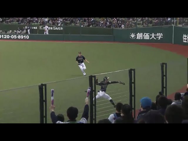 【8回裏】そこはバファローズ・駿太の守備範囲!! 走って走ってナイスキャッチ!! 2016/3/27 L-Bs