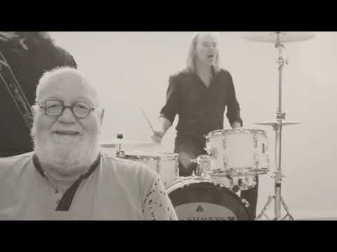 The Shavers - Brandend Zand (official video)