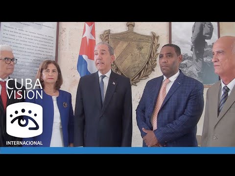 Cuba - Entrega Universidad de Camagüey dintinción especial al Ministro de República Dominicana