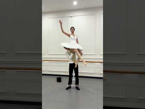 Ela queria ser bailarina… mas parecia um gorila 😂🩰