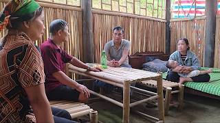 Download lagu Hang's mother wants his father to help her convince Hang to marry a new wife. mp3 Download lagu Hang's mother wants his father to help her convince Hang to marry a new wife. mp3