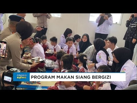 POLDA SUMSEL BAGIKAN MAKAN SIANG DI SLB SMART AURICA PALEMBANG