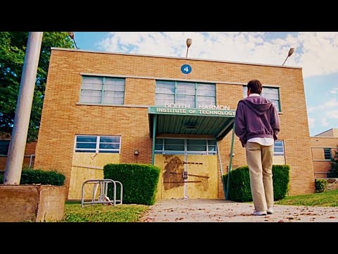 طالب فاشل قرر يعمل جامعة من غير مدرسين ولا منهج بعد ما بيترفض من كل الجامعات - ملخص فيلم Accepted