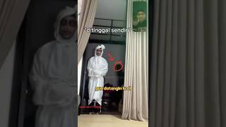 Download lagu A BLACK SHADOW REALLY CAME BEHIND THE POCONG😱 #trending #shorts #horror #creepy #pocong mp3