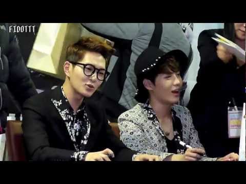 130314 SHINee fansign @ COEX Onew singing 'Girls Girls Girls' ^▽^