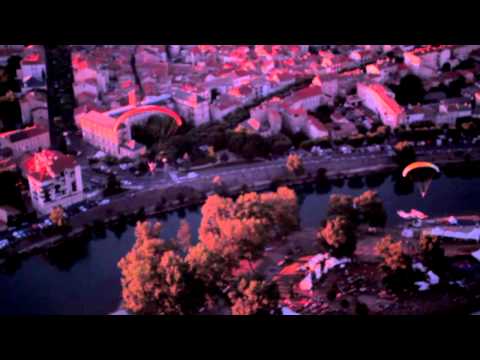 Acrobatique Parapente - Natural Games - Millau 2011.mov