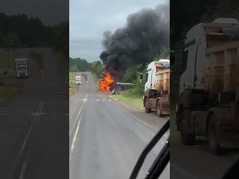 Colectivo se incendió por completo sobre la ruta 103 en Mártires | Misiones Cuatro