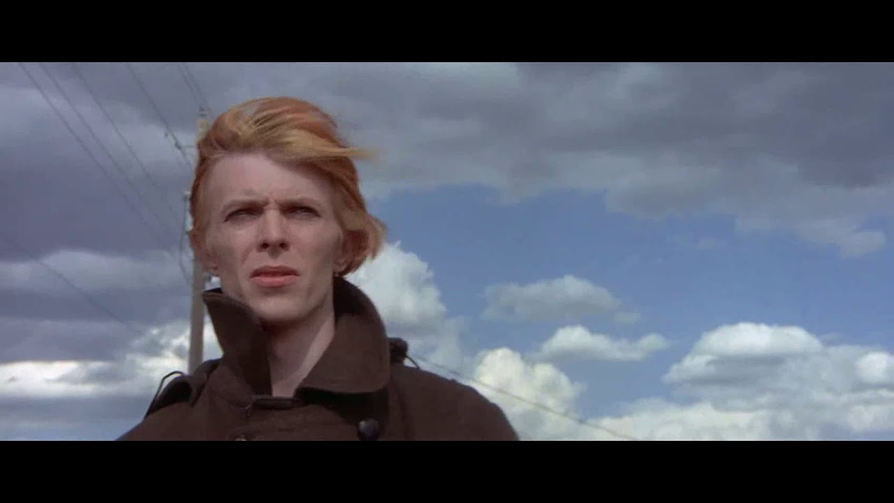 O Homem Que Caiu Na Terra 1976 - Início do filme dublado