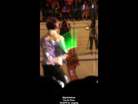 111008 2pm hands up asia tour_wooyoug&junho unit_endding