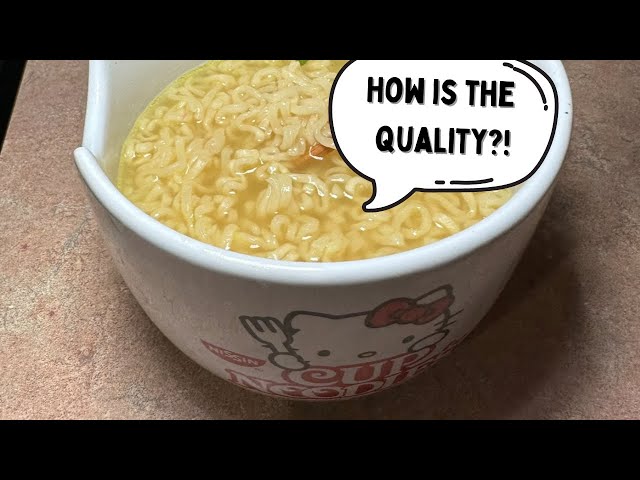 Vídeo relacionado con Silver Buffalo Sanrio Hello Kitty - Cuenco de cerámica con patrón de leche de fresa y fideos para ramen y arroz, con palillos, apto para microondas, 20 onzas