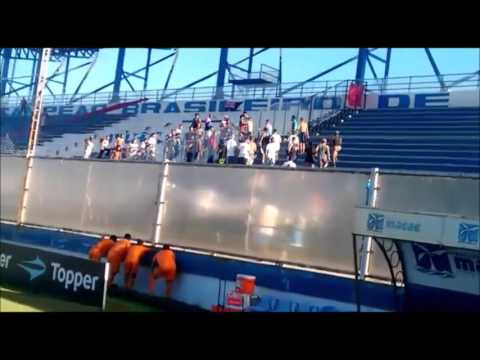 Briga entre torcedores de Macaé e America no Moacyrzão