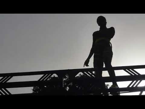 Slim brown-Bad Me(Official  music vedio)