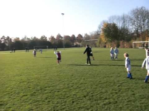 Justin scoort 4-1 voor GVV F2