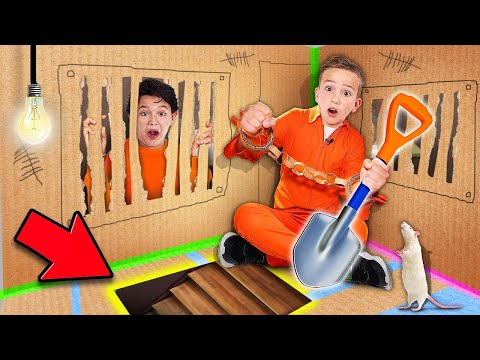 Tantangan Melarikan Diri dari PENJARA KARDUS!!