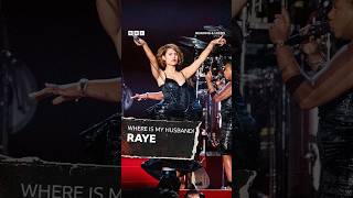 RAYE bringing all the energy at Reading 2026 for Where Is My Husband! 💍 #RandL26 #RAYE