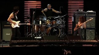 Jeff Beck w/Tal Wilkenfeld and Vinnie Colaiuta - A Day in the Life (Crossroads Guitar Festival 2007)