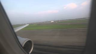 preview picture of video 'Jetstar Valuair VF204 A320 taking off from Jakarta'