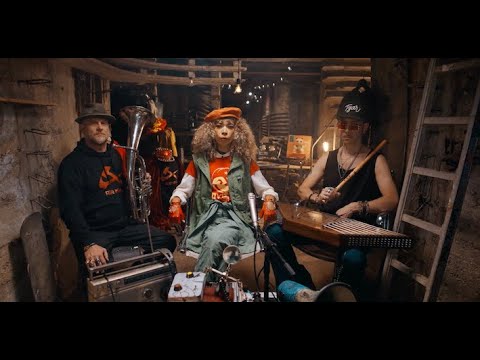 Soviet Suprem - FASHION FACHO feat FLAVIA COELHO (clip officiel)