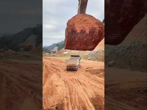 They really loaded a lot of soil into this truck .#shorts