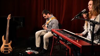 Video Venika Hartlyn - Live Session