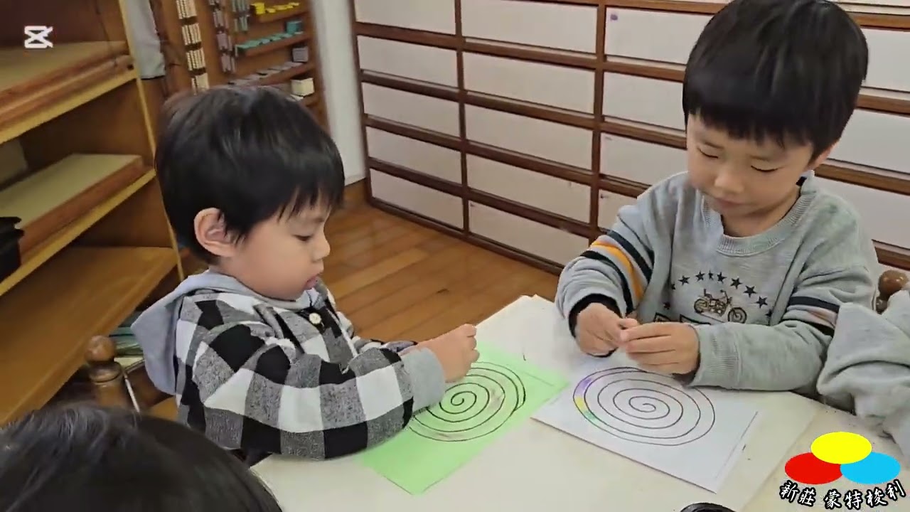 天王星班的寶貝們祝大家喜蛇臨門