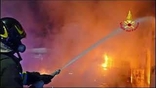 l-inferno-di-pianodardine-ecco-le-immagini-dei-vigili-del-fuoco