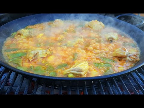 Paella de carne con la barbacoa