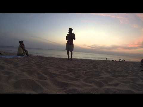 Smile yoga with Jaco on the beach