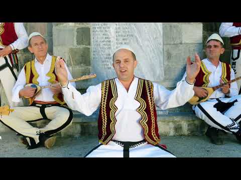 Bardhok  Lucaj -  Tre bajrakët e Pultit të vjetër