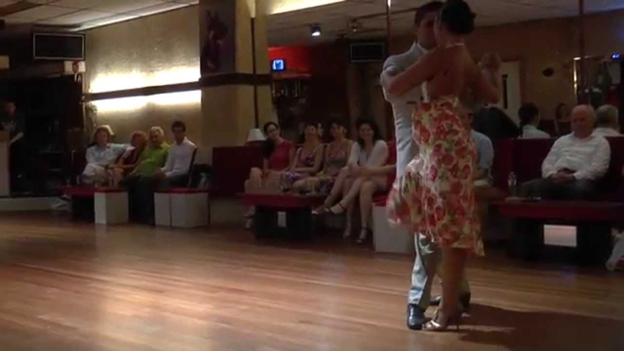 Edwin Espinosa & Alexa Yepes (2) in La Milonga Firulete "Rie Payaso"J.d'Arienzo
