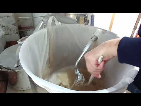 Preparando um Suave fácil de beber e com degustação de Kronenbourg.