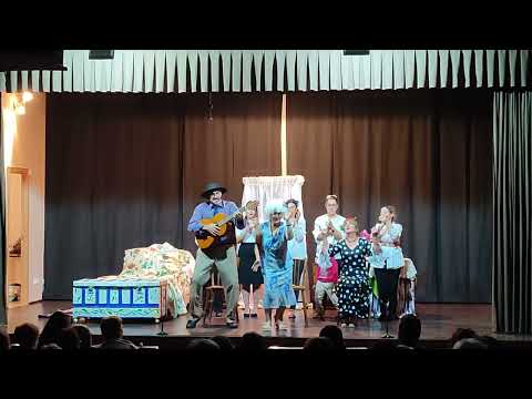 Éxito de la actuación del grupo de teatro TraCa en Villarino con la obra El bodorrio 