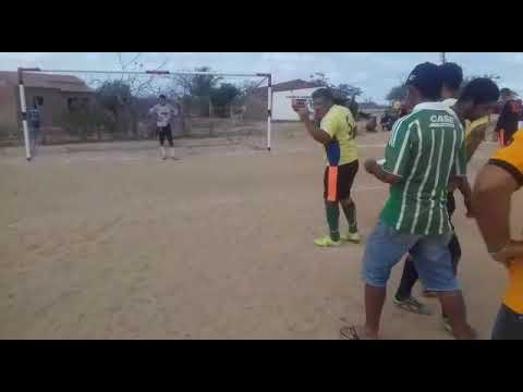 Maestro Babinha ,nessa cobrança o goleiro nem saiu do lugar