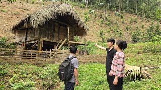Overwhelmed with happiness, Ly Ti Lien and Tien gifted their father a new house.